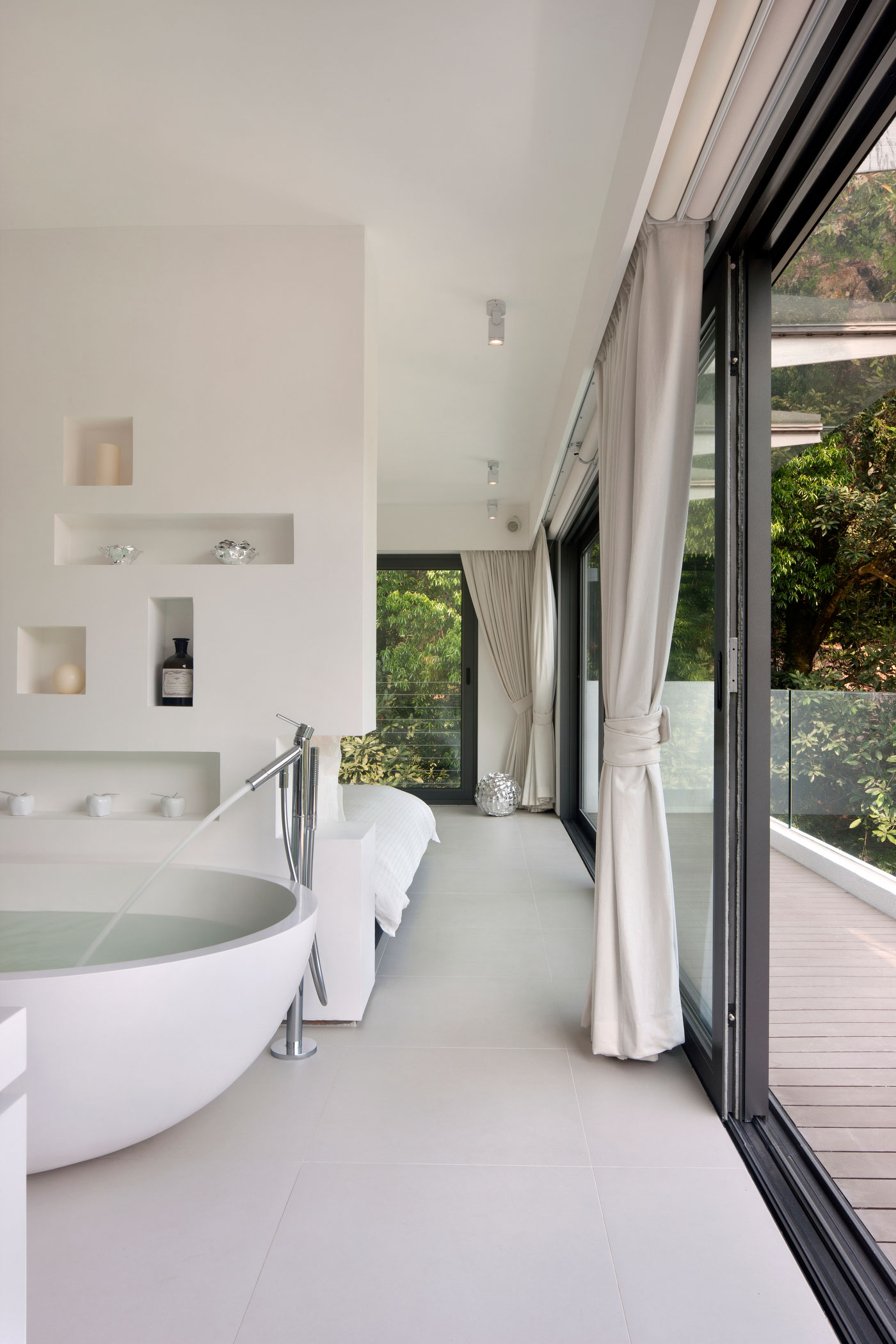 A Stunning and Outstanding Contemporary Home in Clearwater Bay, Hong Kong by Original Vision (19)