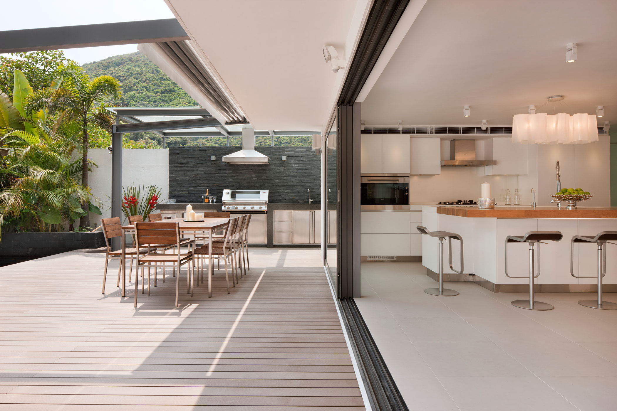 A Stunning and Outstanding Contemporary Home in Clearwater Bay, Hong Kong by Original Vision (6)