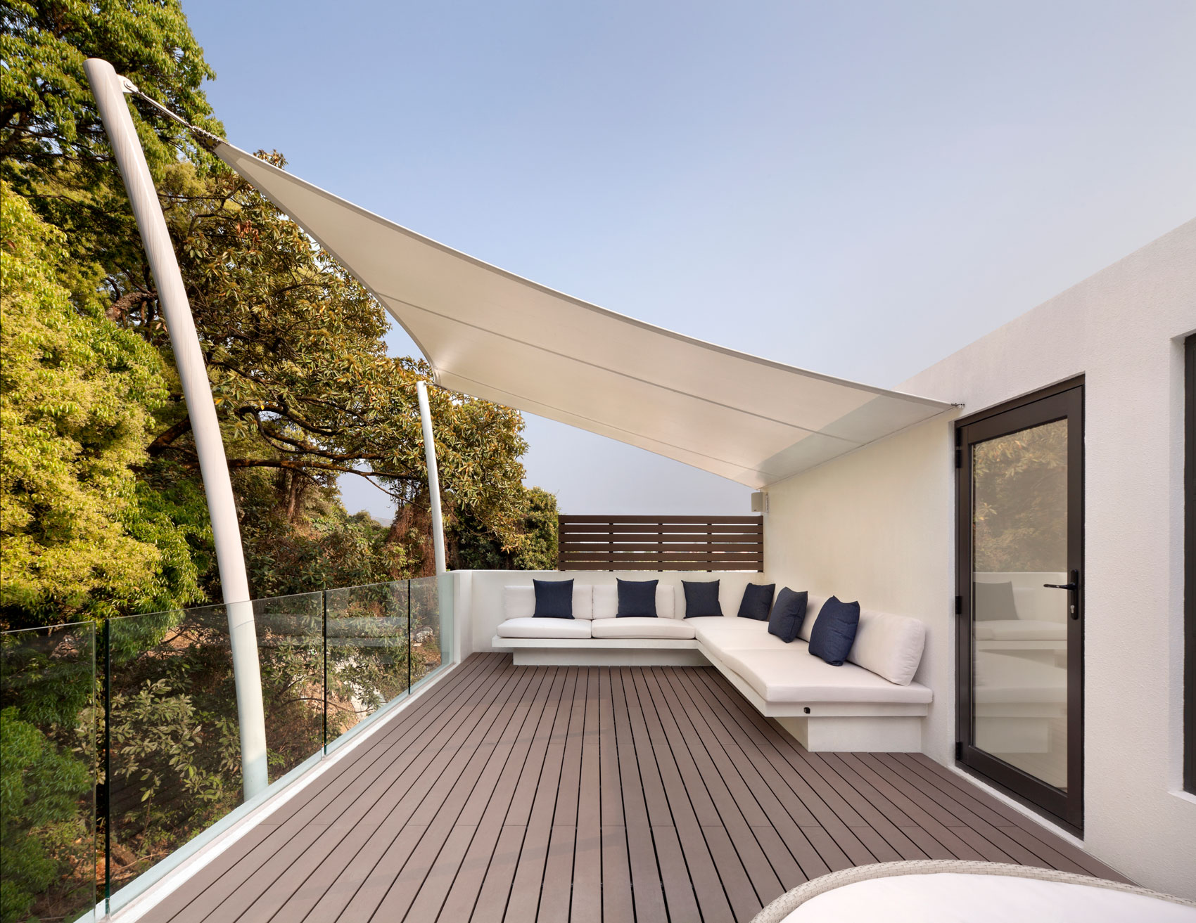 A Stunning and Outstanding Contemporary Home in Clearwater Bay, Hong Kong by Original Vision (9)