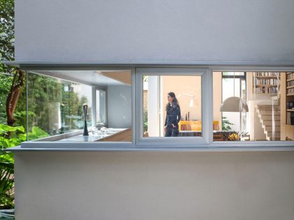 A Stunning Contemporary Home with a Large Bookshelf in Mexico City by Paul Cremoux Studio (11)