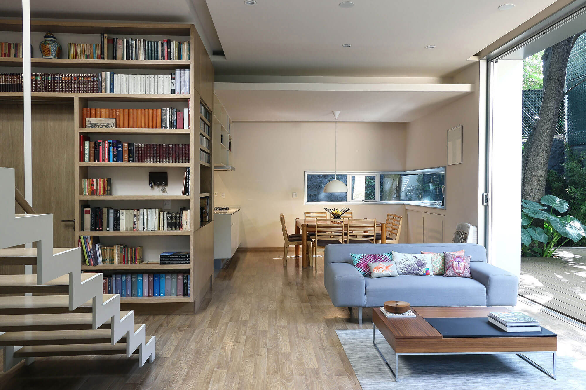A Stunning Contemporary Home with a Large Bookshelf in Mexico City by Paul Cremoux Studio (16)