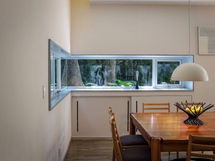 A Stunning Contemporary Home with a Large Bookshelf in Mexico City by Paul Cremoux Studio (17)