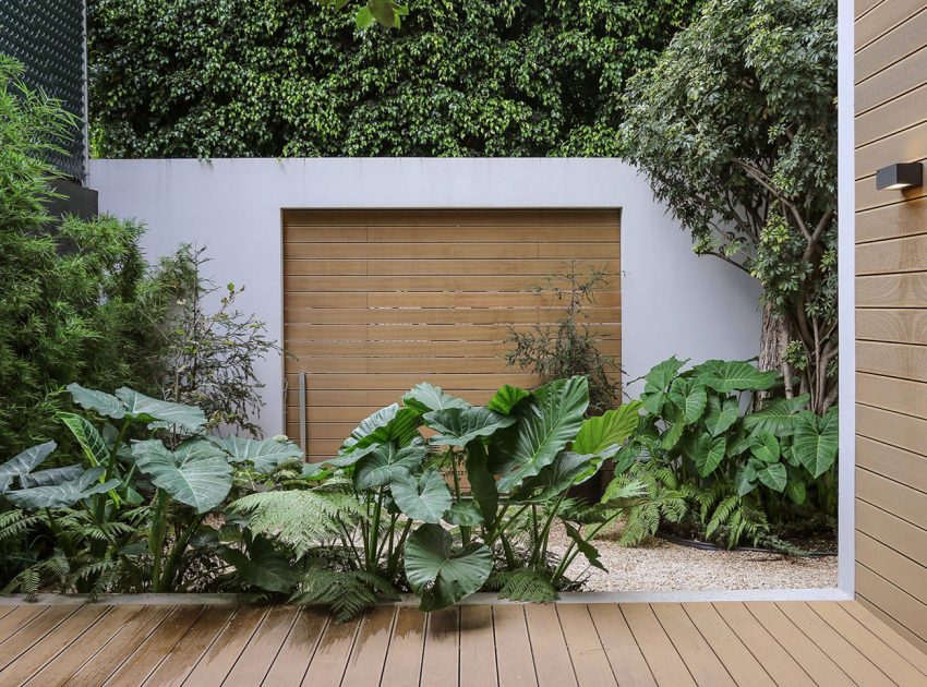 A Stunning Contemporary Home with a Large Bookshelf in Mexico City by Paul Cremoux Studio (7)