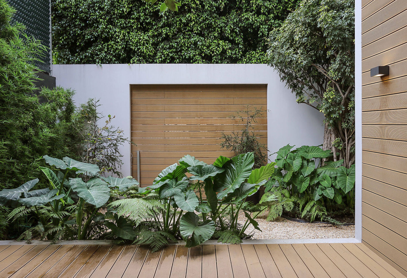 A Stunning Contemporary Home with a Large Bookshelf in Mexico City by Paul Cremoux Studio (7)