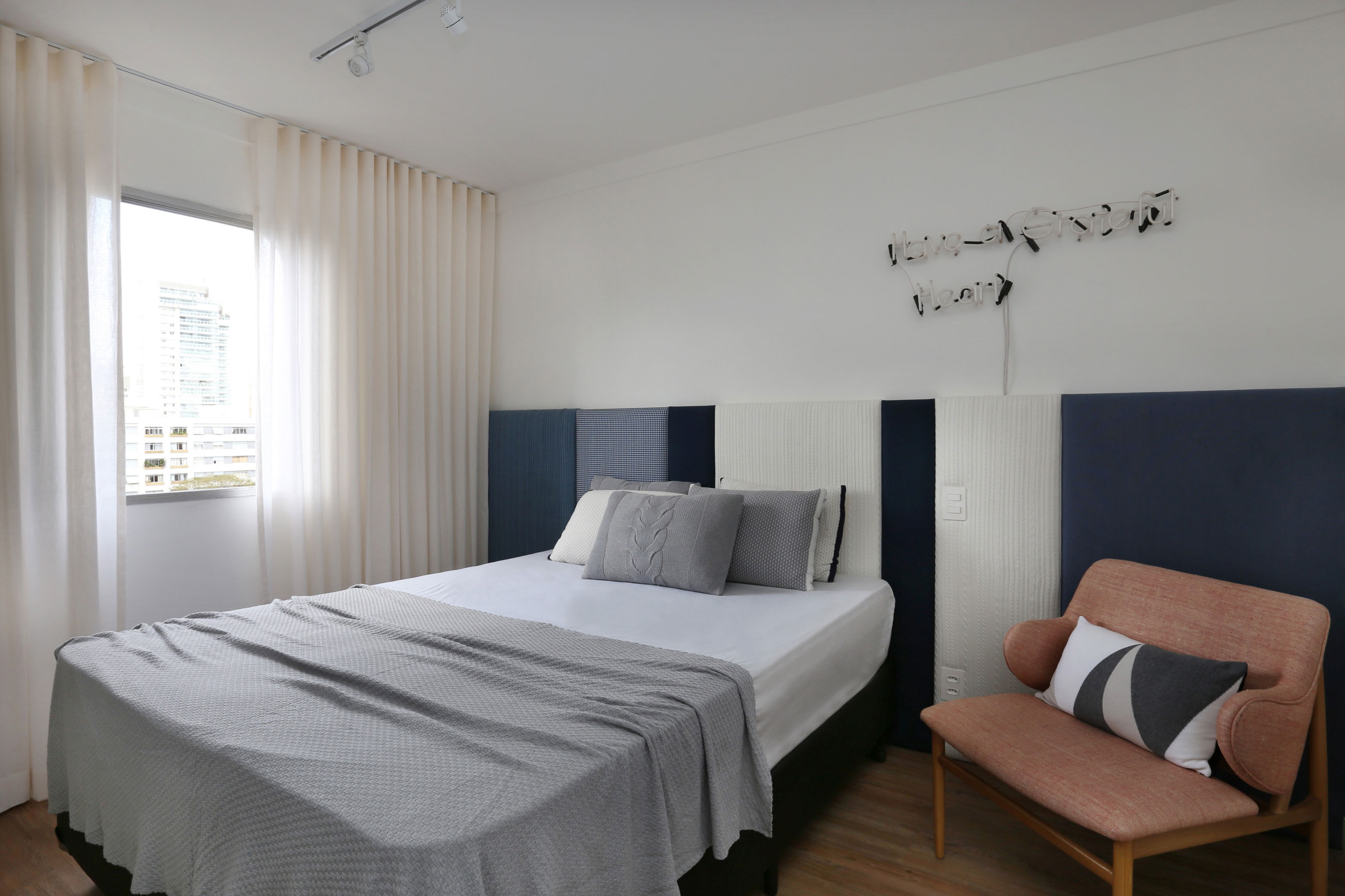 A Stylish Apartment with Romantic Atmosphere in São Paulo by Casa 2 Arquitetos (26)