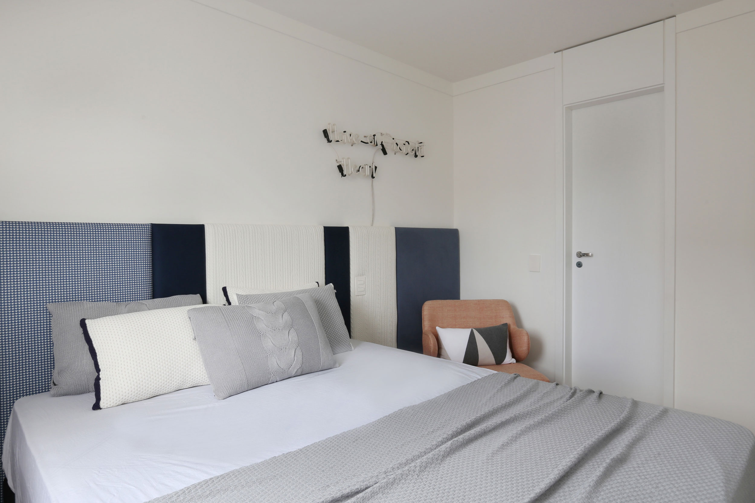 A Stylish Apartment with Romantic Atmosphere in São Paulo by Casa 2 Arquitetos (31)