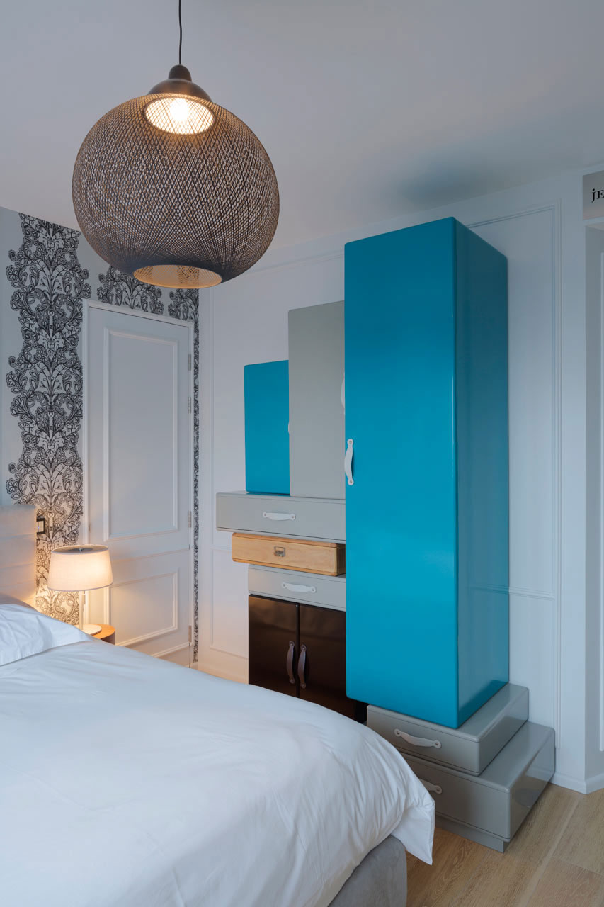 A Stylish Apartment with an Eclectic Mix of Modern and Classic Interiors in Shanghai by Dariel Studio (16)