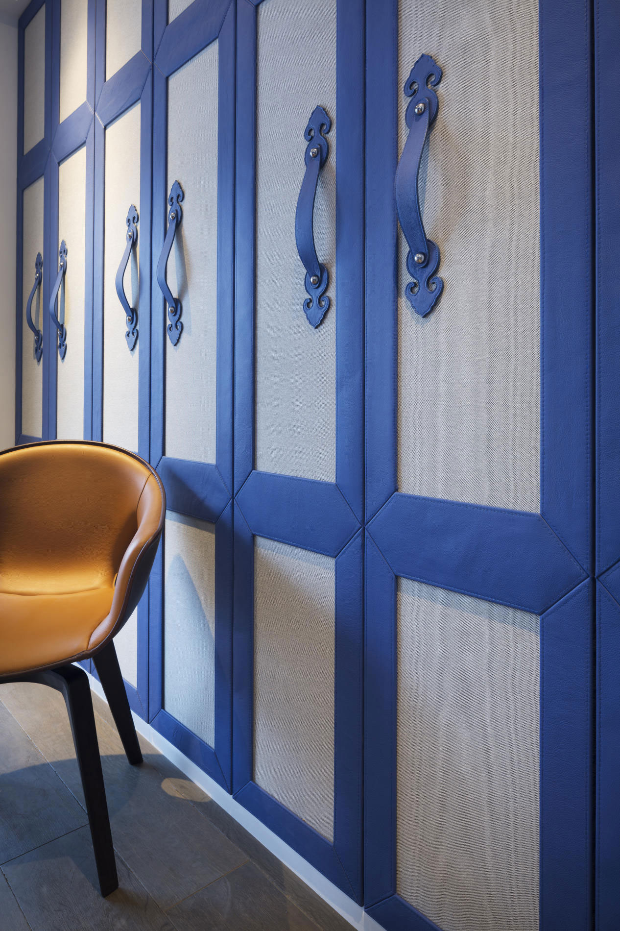 A Stylish Apartment with an Eclectic Mix of Modern and Classic Interiors in Shanghai by Dariel Studio (25)