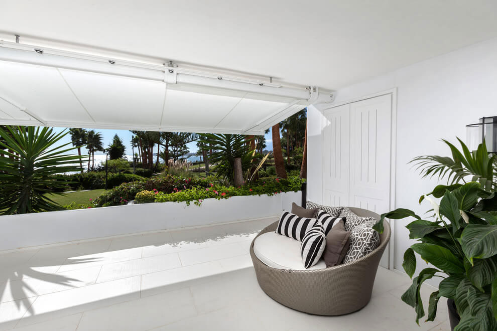 A Stylish Beach Home with Warm and Romantic Interiors in Marbella by Patricia Darch Interiors (3)
