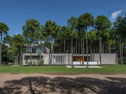 A Stylish Concrete Home Flanked by a Lush Pine Forest in Pinamar by Estudio Galera (1)