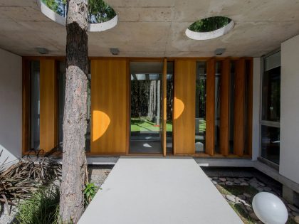 A Stylish Concrete Home Flanked by a Lush Pine Forest in Pinamar by Estudio Galera (13)