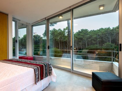 A Stylish Concrete Home Flanked by a Lush Pine Forest in Pinamar by Estudio Galera (15)