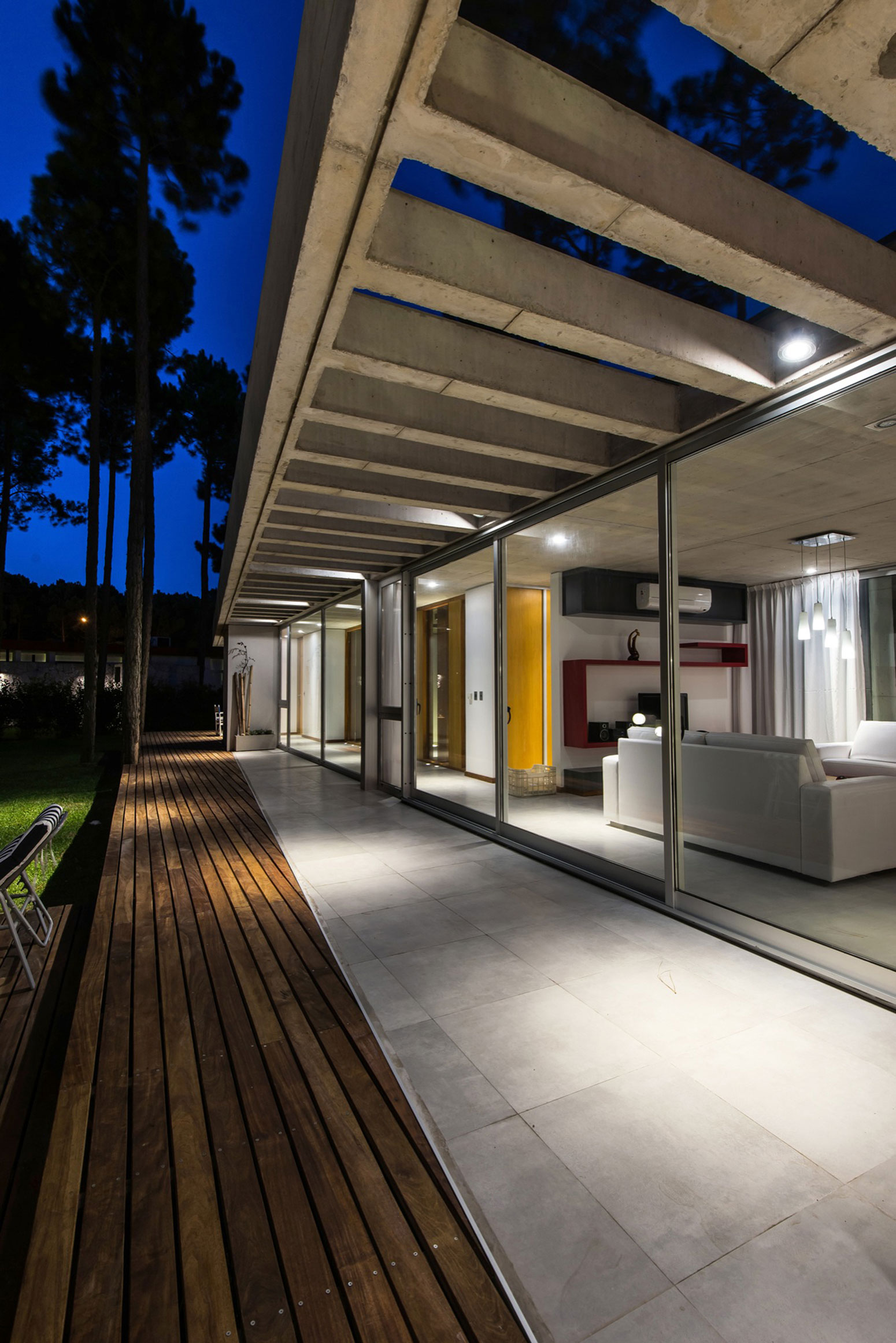 A Stylish Concrete Home Flanked by a Lush Pine Forest in Pinamar by Estudio Galera (19)