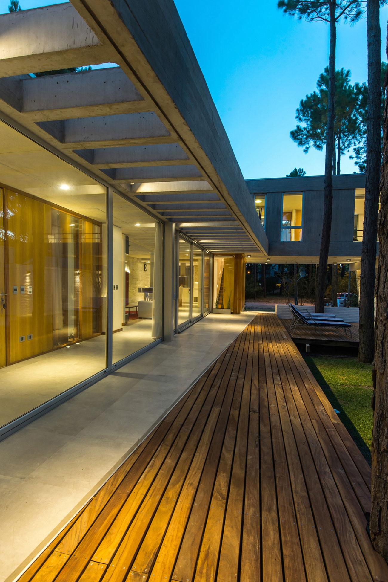 A Stylish Concrete Home Flanked by a Lush Pine Forest in Pinamar by Estudio Galera (20)