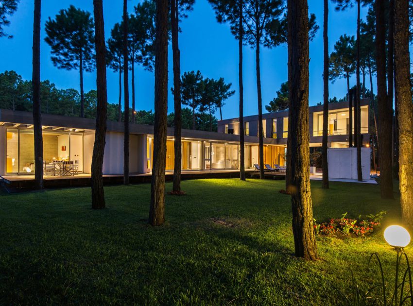 A Stylish Concrete Home Flanked by a Lush Pine Forest in Pinamar by Estudio Galera (24)
