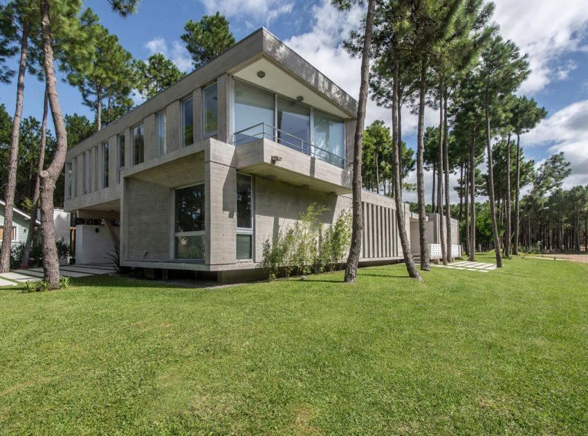 A Stylish Concrete Home Flanked by a Lush Pine Forest in Pinamar by Estudio Galera (3)