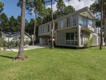 A Stylish Concrete Home Flanked by a Lush Pine Forest in Pinamar by Estudio Galera (4)