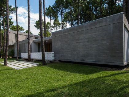 A Stylish Concrete Home Flanked by a Lush Pine Forest in Pinamar by Estudio Galera (6)