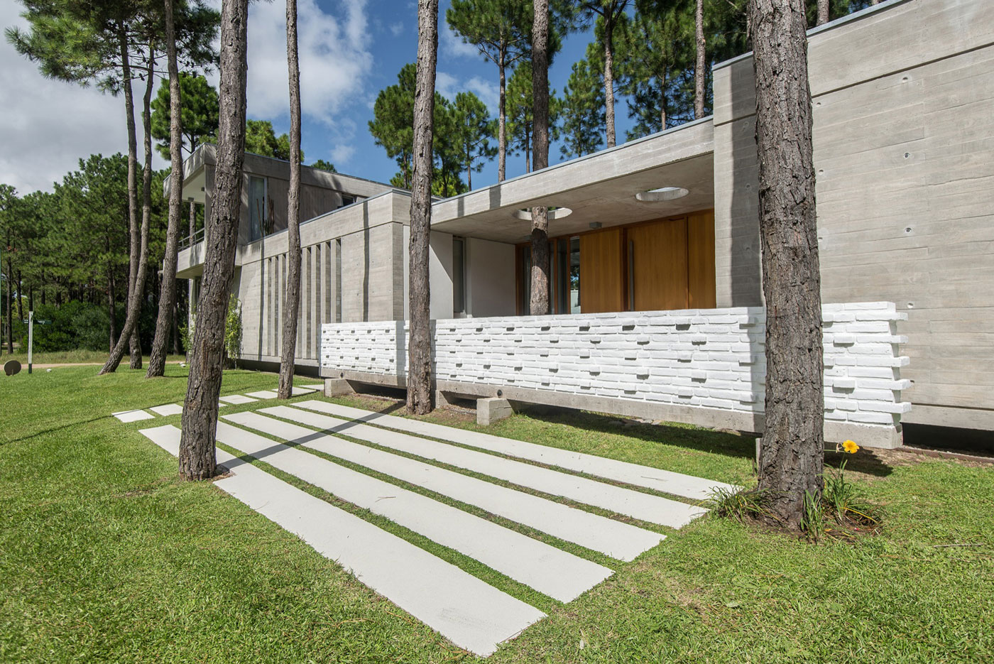 A Stylish Concrete Home Flanked by a Lush Pine Forest in Pinamar by Estudio Galera (7)