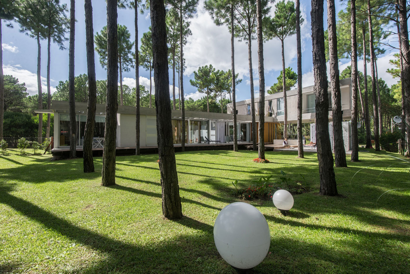 A Stylish Concrete Home Flanked by a Lush Pine Forest in Pinamar by Estudio Galera (8)