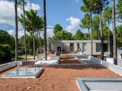 A Stylish Concrete Home Flanked by a Lush Pine Forest in Pinamar by Estudio Galera (9)