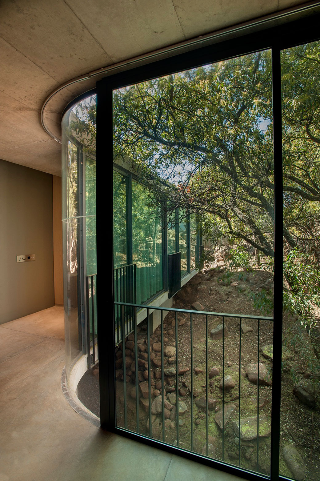 A Stylish Cantilevered Concrete Home with Stunning Character in Pretoria, South Africa by Earthworld Architects & Interiors (11)