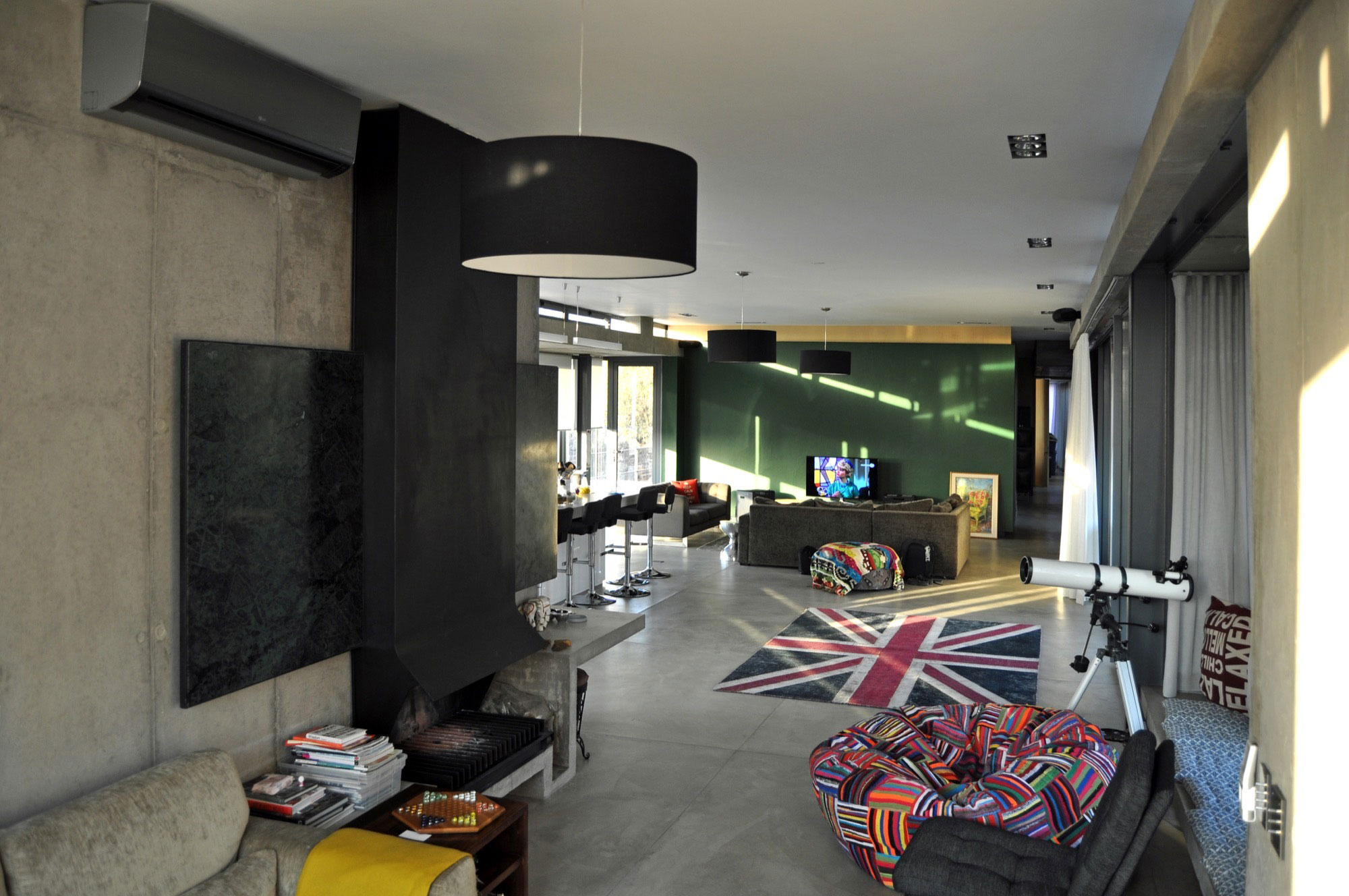 A Stylish Cantilevered Concrete Home with Stunning Character in Pretoria, South Africa by Earthworld Architects & Interiors (13)