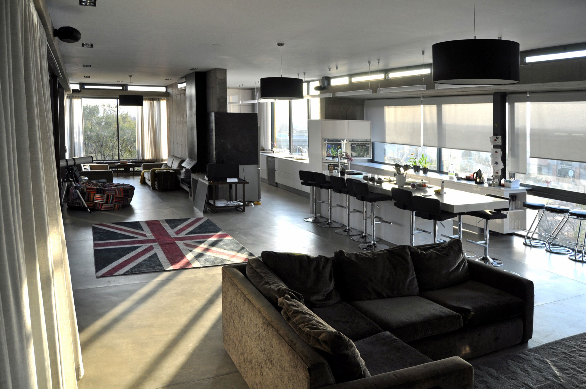A Stylish Cantilevered Concrete Home with Stunning Character in Pretoria, South Africa by Earthworld Architects & Interiors (14)
