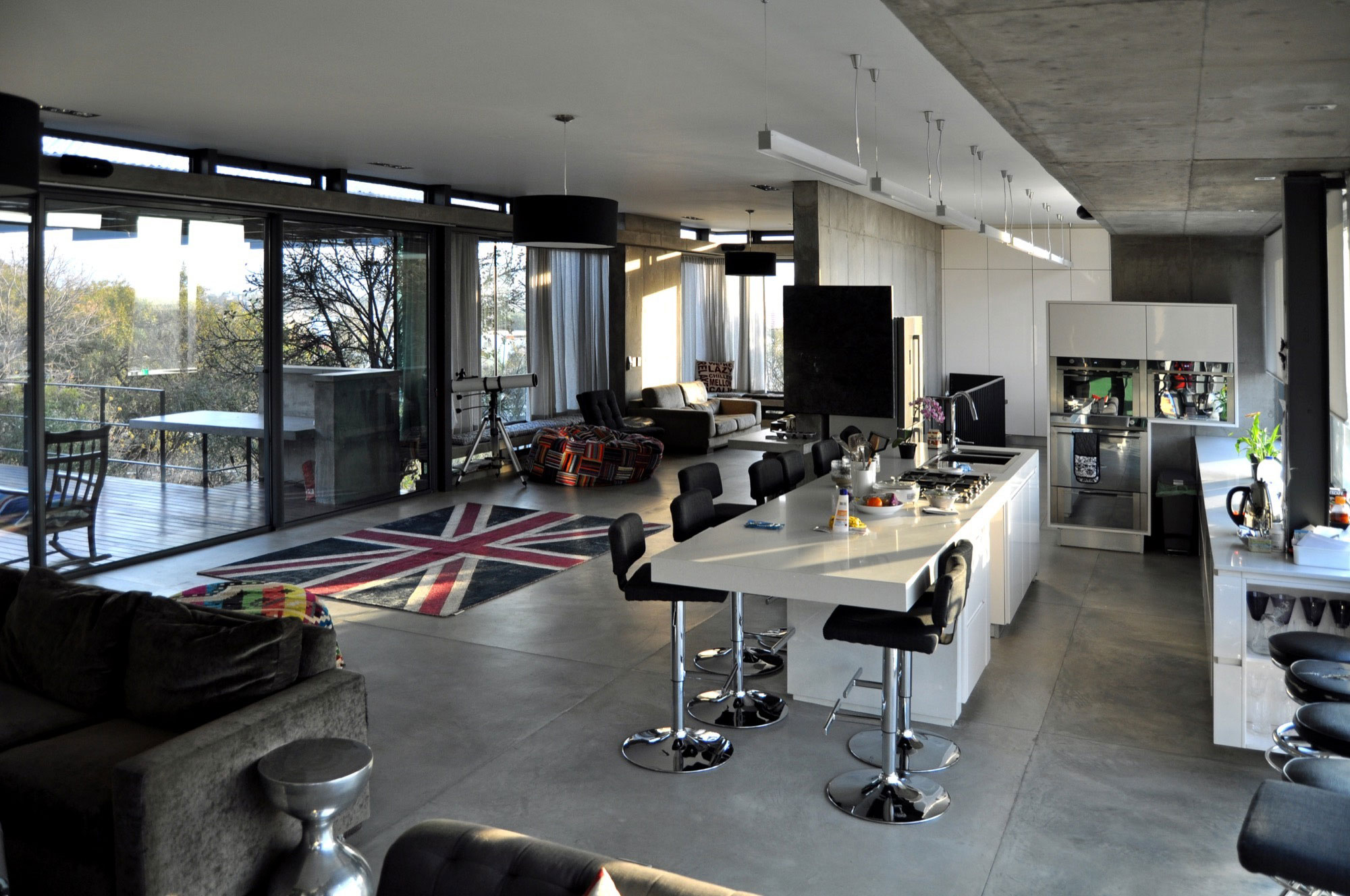 A Stylish Cantilevered Concrete Home with Stunning Character in Pretoria, South Africa by Earthworld Architects & Interiors (15)