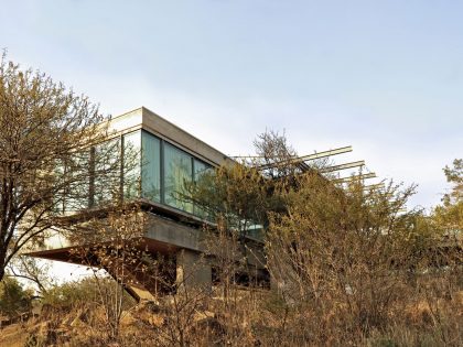 A Stylish Cantilevered Concrete Home with Stunning Character in Pretoria, South Africa by Earthworld Architects & Interiors (2)