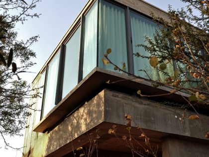 A Stylish Cantilevered Concrete Home with Stunning Character in Pretoria, South Africa by Earthworld Architects & Interiors (3)