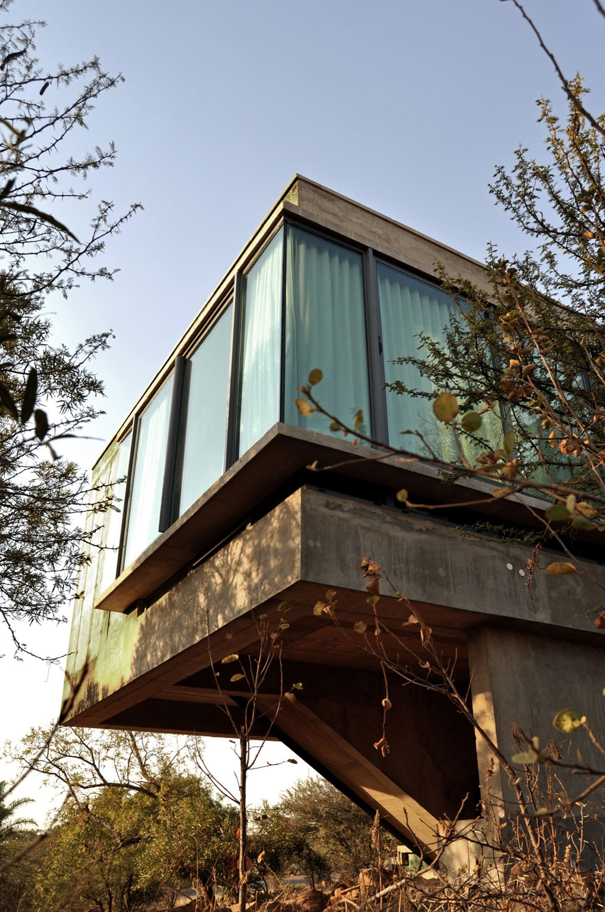 A Stylish Cantilevered Concrete Home with Stunning Character in Pretoria, South Africa by Earthworld Architects & Interiors (3)