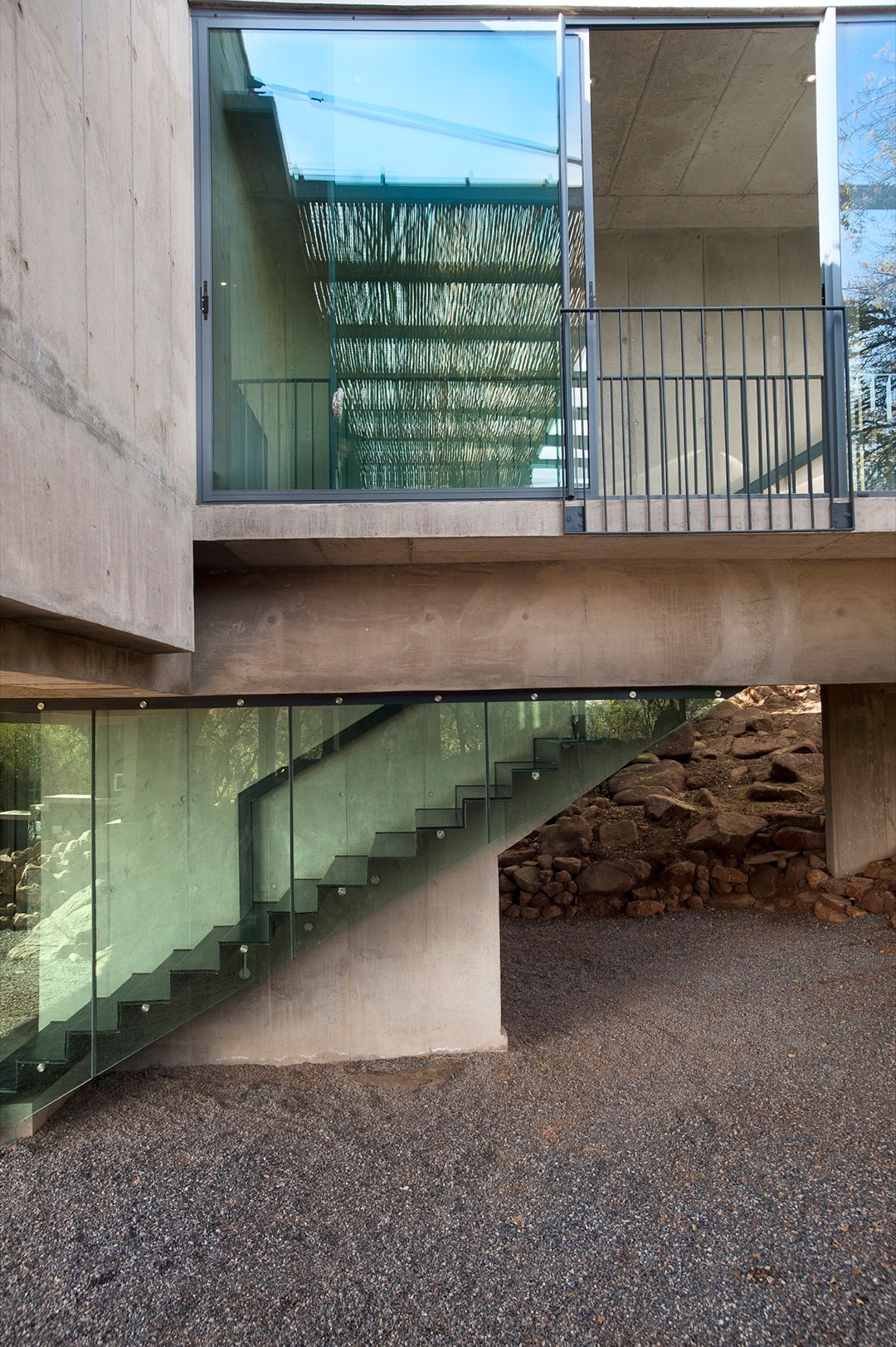 A Stylish Cantilevered Concrete Home with Stunning Character in Pretoria, South Africa by Earthworld Architects & Interiors (5)