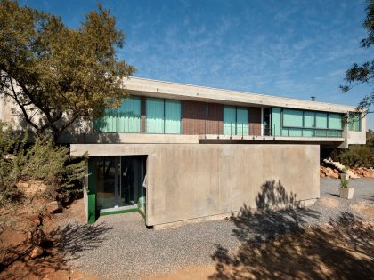 A Stylish Cantilevered Concrete Home with Stunning Character in Pretoria, South Africa by Earthworld Architects & Interiors (6)