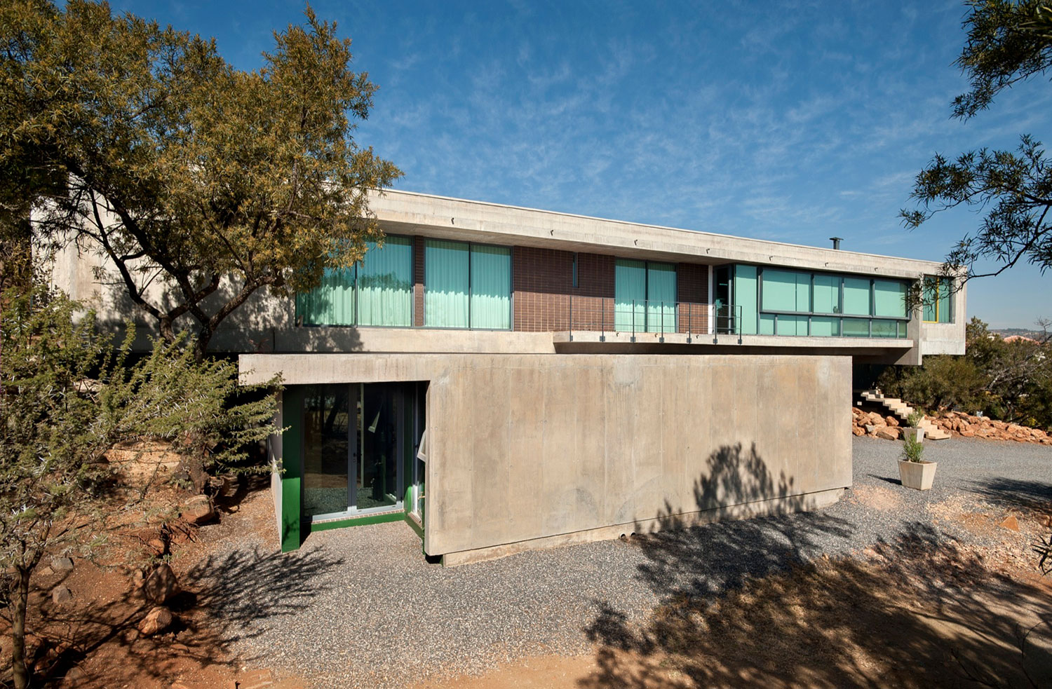 A Stylish Cantilevered Concrete Home with Stunning Character in Pretoria, South Africa by Earthworld Architects & Interiors (6)