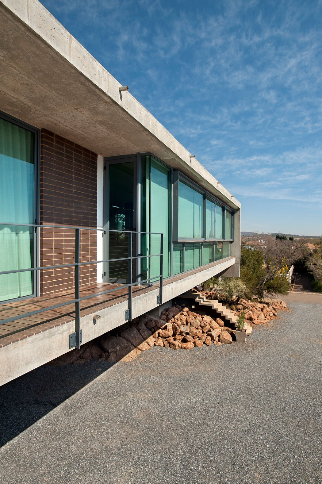 A Stylish Cantilevered Concrete Home with Stunning Character in Pretoria, South Africa by Earthworld Architects & Interiors (7)