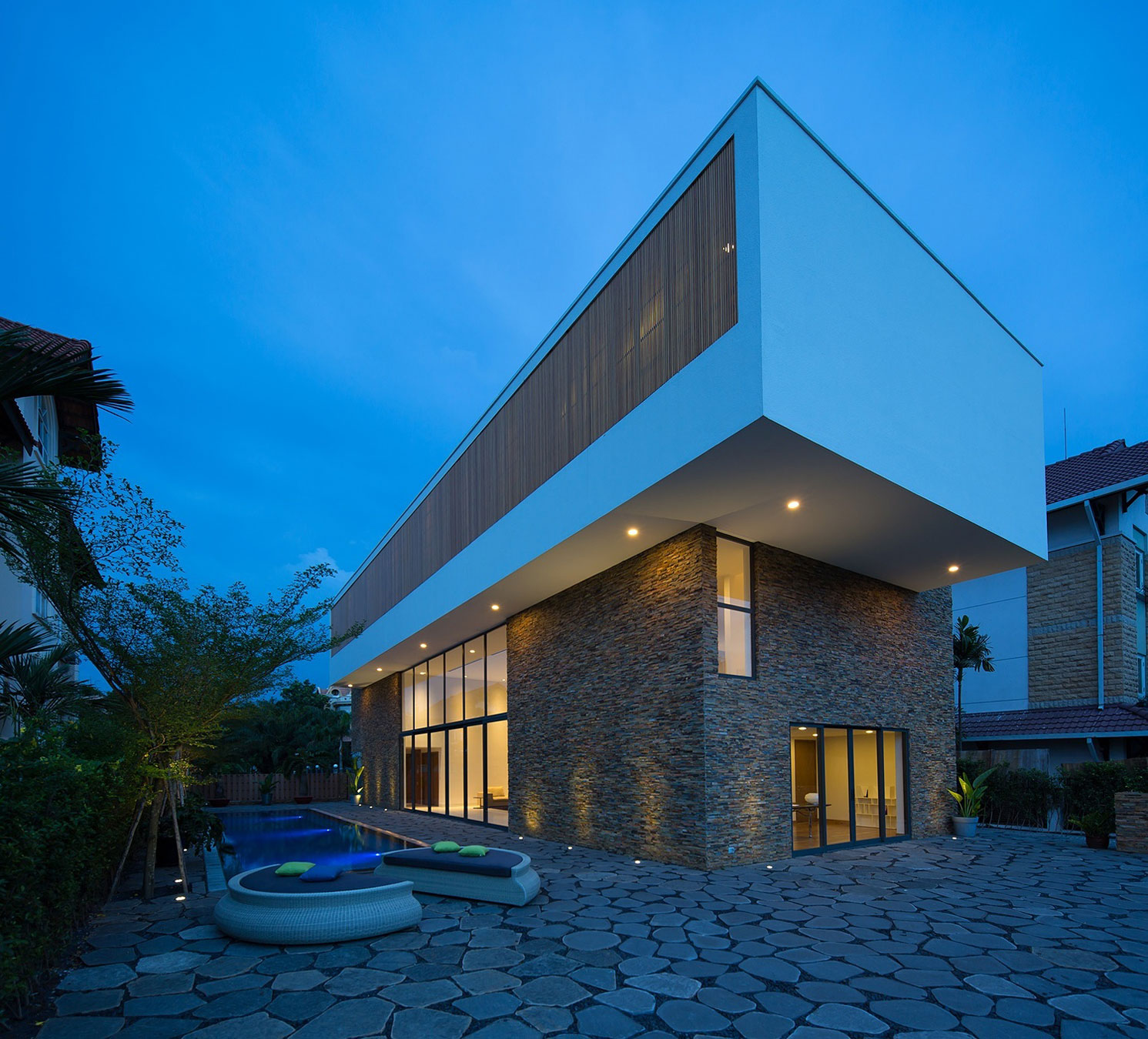 A Stylish Contemporary Home Composed of Two Interlocking Volumes in Ho Chi Minh City by MimA NYstudio + Real Architecture (14)
