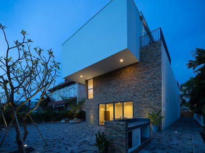 A Stylish Contemporary Home Composed of Two Interlocking Volumes in Ho Chi Minh City by MimA NYstudio + Real Architecture (15)