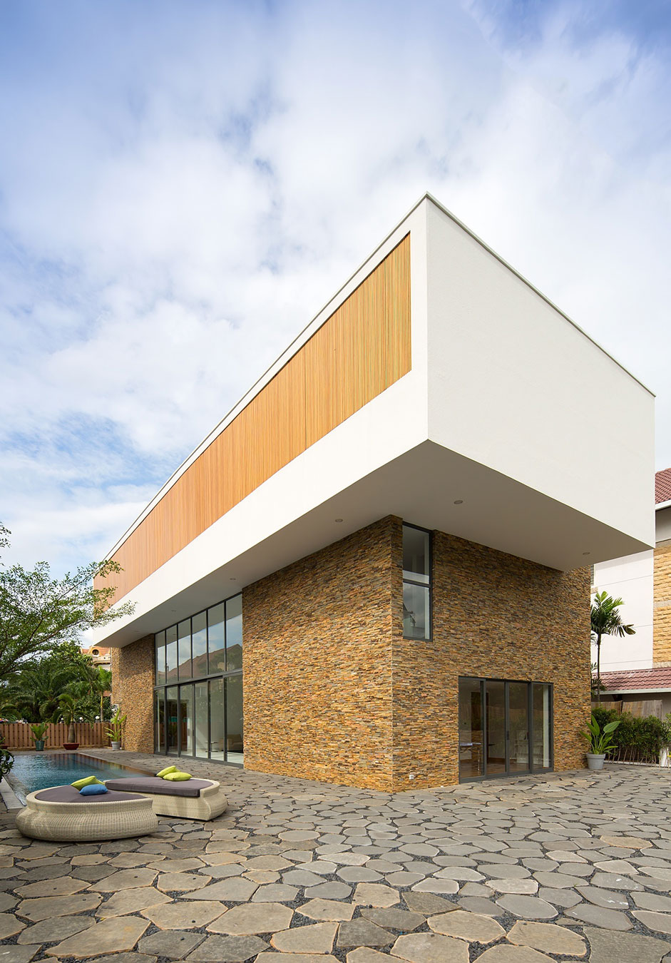 A Stylish Contemporary Home Composed of Two Interlocking Volumes in Ho Chi Minh City by MimA NYstudio + Real Architecture (2)