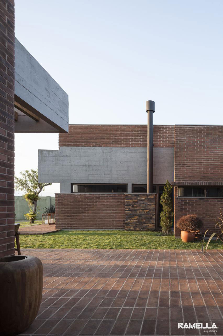 A Stylish Contemporary Home Made of Concrete and Red Bricks in Rio Grande do Sul by Ramella Arquitetura (6)