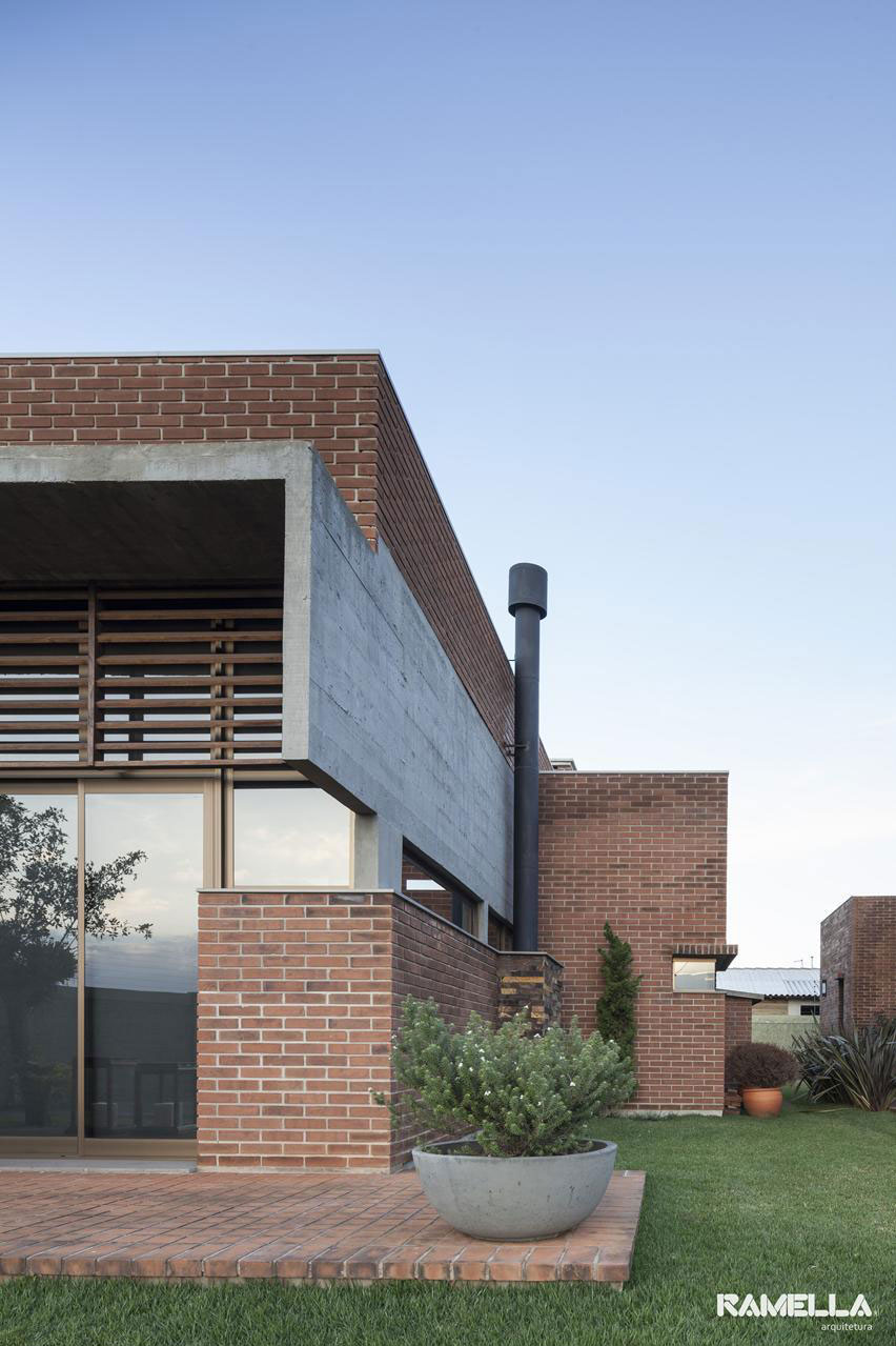 A Stylish Contemporary Home Made of Concrete and Red Bricks in Rio Grande do Sul by Ramella Arquitetura (7)