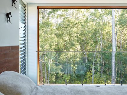 A Stylish Contemporary Home with Wonderful Views in Bardon, Queensland by O’Neill Architecture (11)