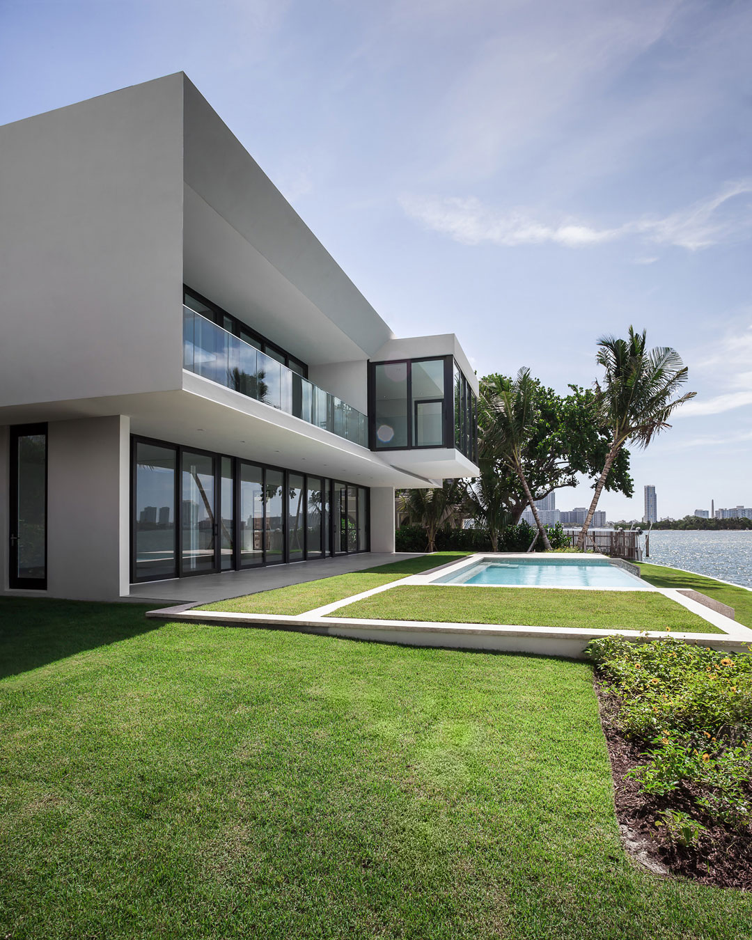 A Stylish Contemporary Home with a Splendid Interior and Carved Staircase in Miami Beach by rGlobe architecture (10)