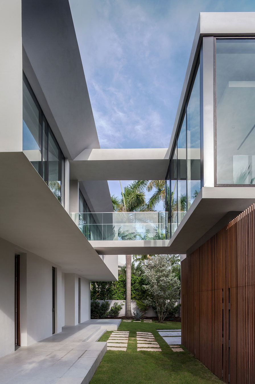 A Stylish Contemporary Home with a Splendid Interior and Carved Staircase in Miami Beach by rGlobe architecture (12)