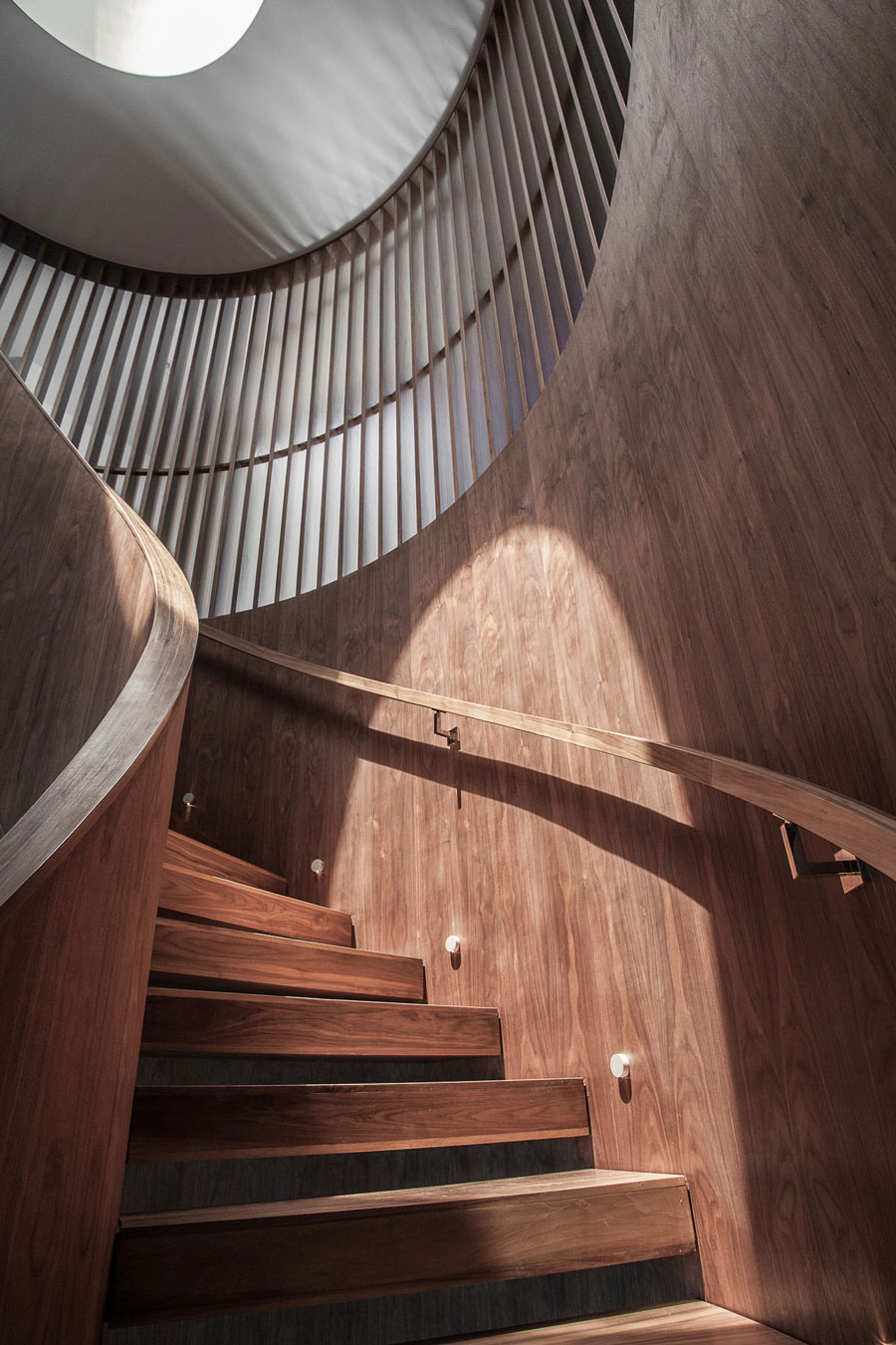 A Stylish Contemporary Home with a Splendid Interior and Carved Staircase in Miami Beach by rGlobe architecture (20)