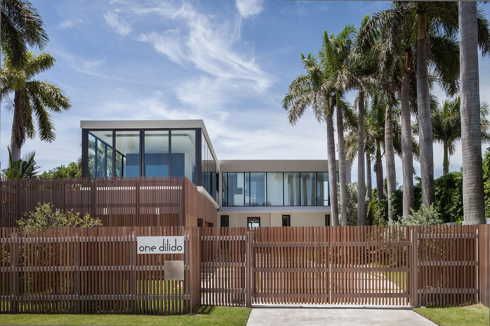 A Stylish Contemporary Home with a Splendid Interior and Carved Staircase in Miami Beach by rGlobe architecture (3)