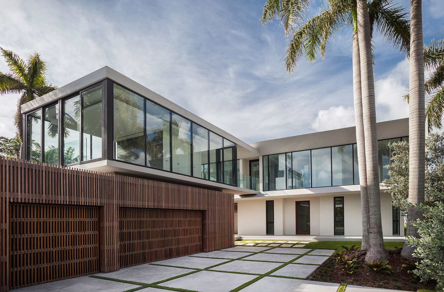 A Stylish Contemporary Home with a Splendid Interior and Carved Staircase in Miami Beach by rGlobe architecture (5)