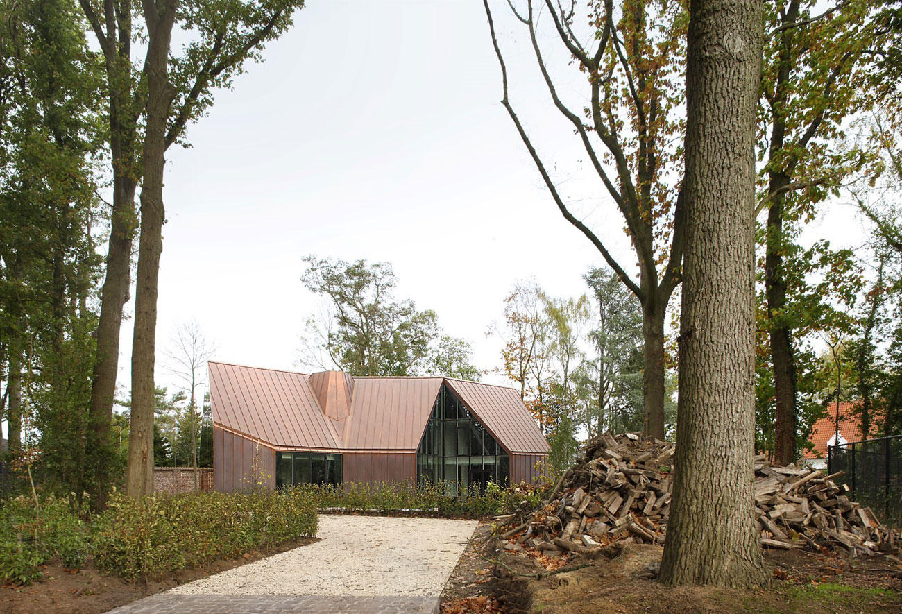 A Stylish Modern Copper-Clad House with Stunning Views in Destelbergen, Belgium by Graux & Baeyens Architects (2)