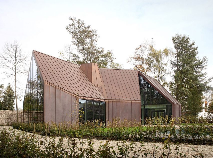 A Stylish Modern Copper-Clad House with Stunning Views in Destelbergen, Belgium by Graux & Baeyens Architects (3)