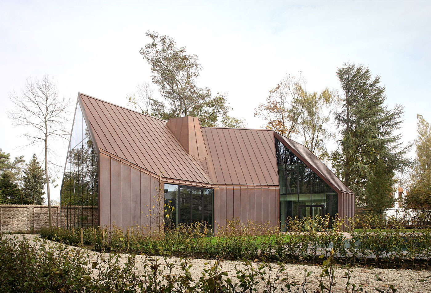 A Stylish Modern Copper-Clad House with Stunning Views in Destelbergen, Belgium by Graux & Baeyens Architects (3)